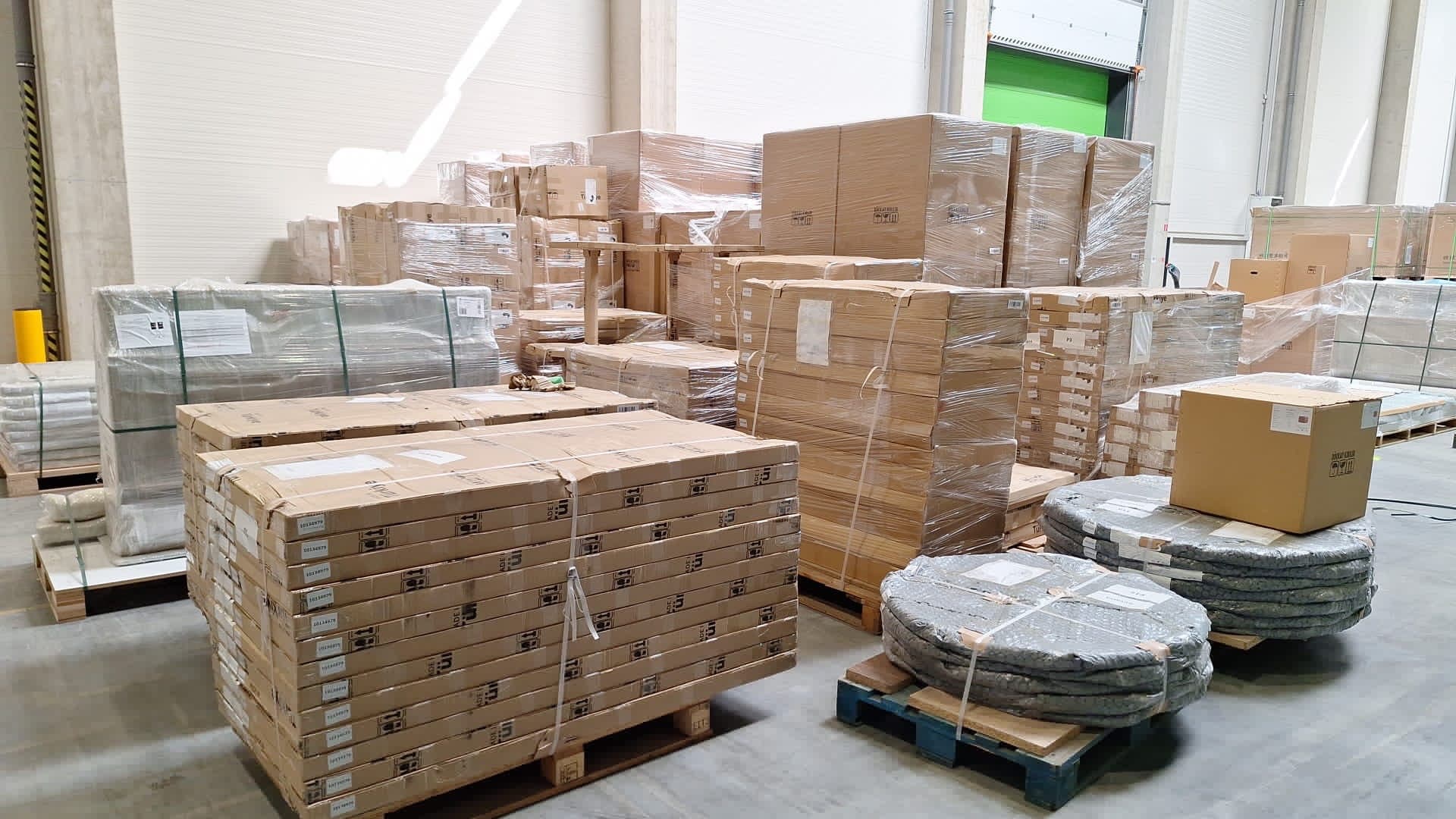 Skladová hala CARGO GROUP SLOVAKIA v Trnave — uskladnené palety